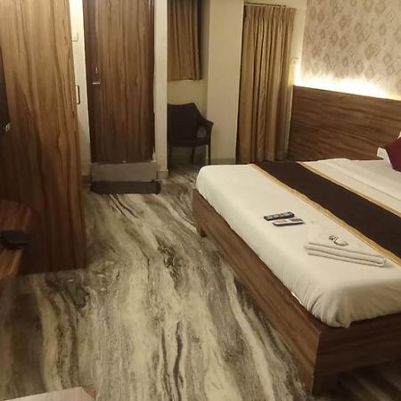 Hotel Raj Meridian, Tambaram Ченай Екстериор снимка