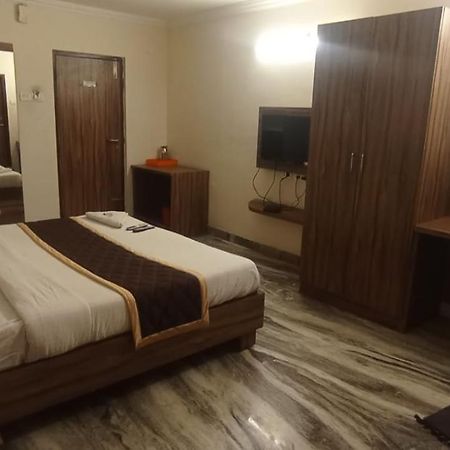 Hotel Raj Meridian, Tambaram Ченай Екстериор снимка