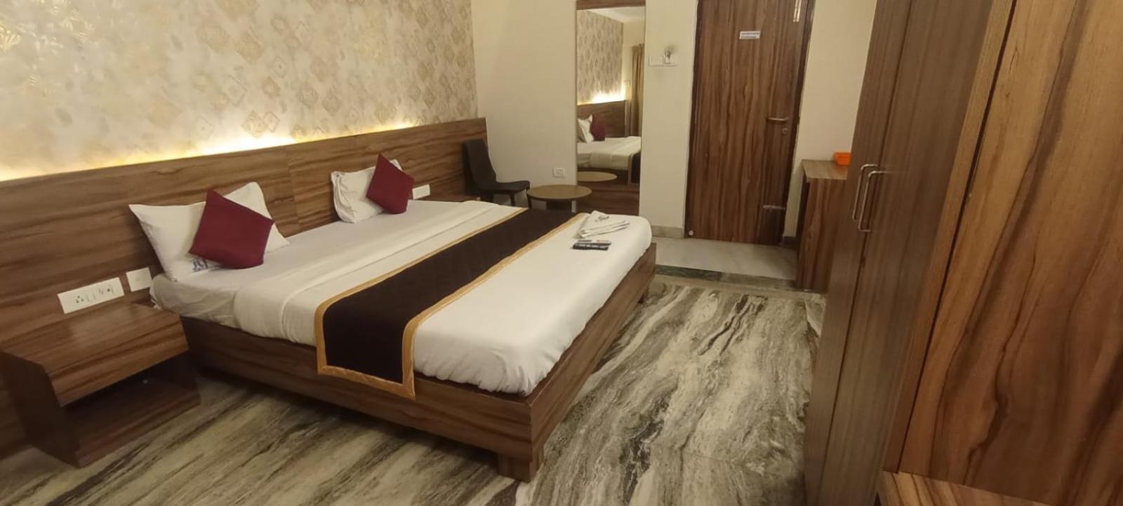 Hotel Raj Meridian, Tambaram Ченай Екстериор снимка